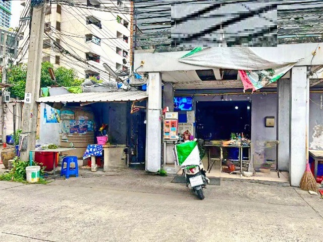 ร้านอาหาร บาร์  5 นอน 4 น้ำ 2400ตร.ม.เอกมัย 1-11 BTS ทองหล่อ 1.3 กม.ให้เช่าอาคารพาณิชย์ 3ชั้น ประกอบธุรกิจ 220 ตร.วา