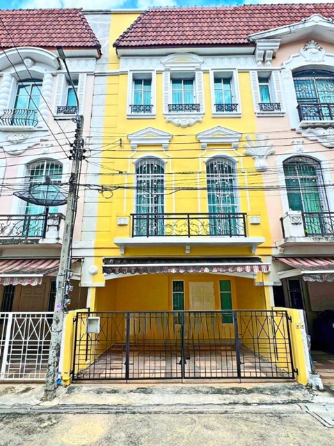  เมเจอร์ รัชโยธิน 1.8 กม.4 น้ำ MRTจตุจักร 1 กม. เฟอร์บิวท์อิน  ให้เช่าทาวน์เฮาส์  3 ชั้น 3 นอน 258ตร.ม.23 ตร.วา. 25,998 b-m รพ.วิภาวดี 1.6 กม.ถ.รัชดาภิเษก-กำแพงเพชร ทางด่วนศรีรัช เดินทางสะดวก MRT Chatuchak 1km. Built-in fur Townhouse for rent 3Storeys 3bed Major Ratchayothin 1.8 km. 4bath 258sq.m.23sq.wa. 25,998 b-m Vibhavadi Hospital 1.6 km.Ratchadaphisek-Kamphaeng Phet Road Si Rat Expressway convenient transportationถ.รัชดาภิเษก-กำแพงเพชรแขวงลาดยาว เขตจตุจักร กรุงเทพมหานคร 258 ตร.ม. 23ตร.วา. 258 sq.m. 23sq.wa. 3 ห้องนอน 4 ห้องน้ำ 2 แอร์ 2 จอดรถสถานที่ใ