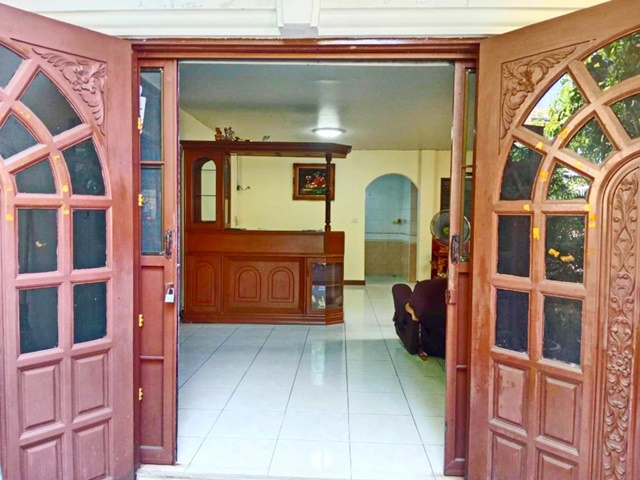 เคหะร่มเกล้า 0.5กม. บิ๊กซี มาร์เก็ต บิวท์อินครัว ขาย-เช่า บ้านเดี่ยว 2ชั้น 4นอน 160ตร.ม. 68ตร.วา. MRTมีนพัฒนา 3.4กม. รร.ลาดบัวขาว 0.8กม.