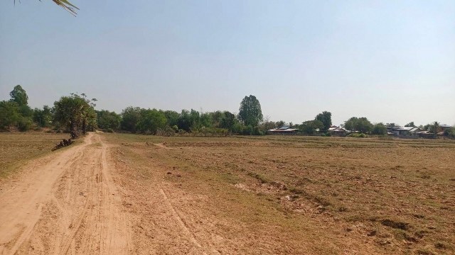 ขายที่ดินเปล่า เนื้อที่ 22 ไร่ 2 งาน 84 ตร.ว. ทำเลดี ใกล้ทางสาธารณะ ต.หันห้วยทราย อ.ประทาย จ.นครราชสีมา