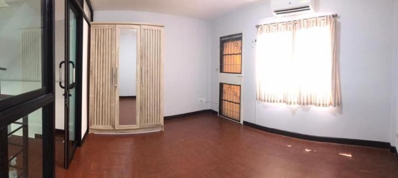 ทาวน์เฮ้าส์ 2 ชั้นครึ่ง 16วา 3นอน 2น้ำ แอร์ เฟอร์บางส่วนย่านลาดพร้าว 101