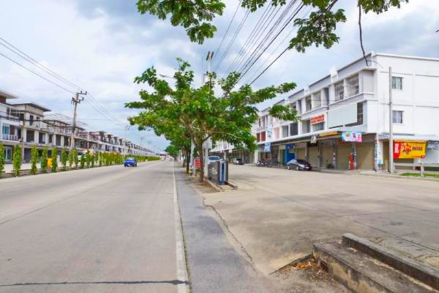 ทำธุรกิจ  3 น้ำ ให้เช่าอาคารพาณิชย์ 3 ชั้น 3 นอน ตลาดชัชวาล คลอง 7 0.2 กม.202ตร.ม.24ตร.วา. รพ.CGH ลำลูกกา 3.9 กม