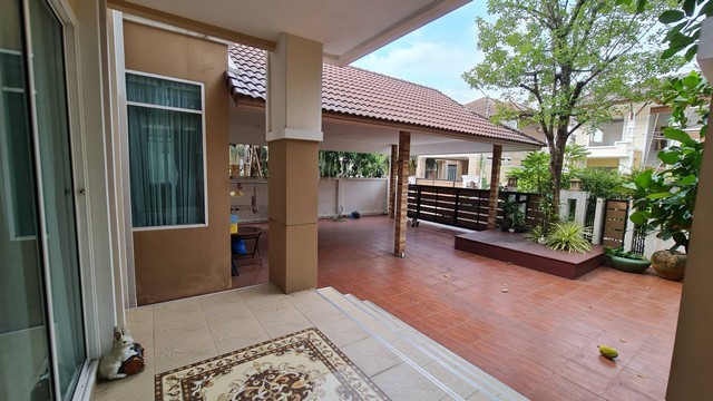 บ้านเดี่ยว 65 ตรว. บ้านบึง ชลบุรี ขายบ้านชลบุรี หมู่บ้านสยามธารามันตรา พร้อมเฟอร์ ร่มรื่นน่าอยู่ ขาย 2.9 ล้านบาท ต่ำกว่าราคาประเมินธนาคาร