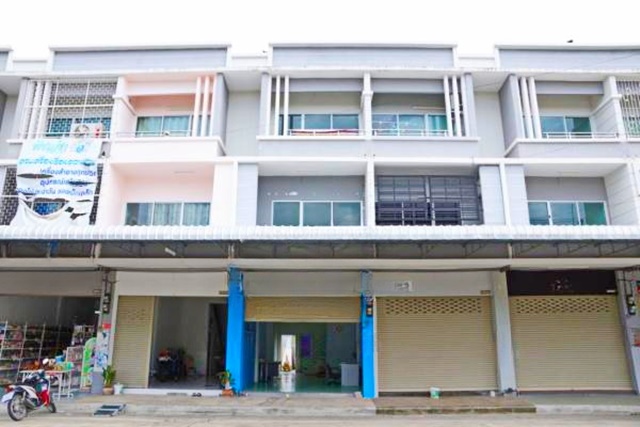 แยก ลำลูกกาคลอง 7 ตลาดใหม่รุ่งโรจน์ 2.9 กม.ให้เช่าอาคารพาณิชย์ 3 ชั้น 3 นอน ตลาดชัชวาล คลอง 7 0.2 กม.ทำธุรกิจ ที่อยู่อาศัย 3 น้ำ 202 ตร.ม.24 ตร.วา.12,999 b-m รพ.CGH ลำลูกกา 3.9 กม Commercial building for rent 3 Storeys Chatchawan Market Khlong 7 0.2 km. Business Residence 3 bed 3 bath 202 sq.m. 24 sq.wa.12,998 b-m CGH Hospital LamLukKa 3.9 km. Lam Luk Ka Khlong 7 Intersection New Rungroj Market 2.9 km.  ซ.เมตตา แยก - ลำลูกกาคลอง 7 ตำบลบึงคำพร้อย อำเภอลำลูกกา ปทุมธานี 202 ตร.ม.24 ตร.วา.202 sq.m. 24 sq.wa.3 ห้องนอน3 ห้องน้ำ2 จอดรถชั้น 1 สามารถใช้เป็นพื้นที�