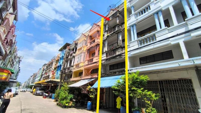 ขายอาคารพาณิชย์ 3.5 ชั้น มีดาดฟ้า โครงการหมู่บ้านสุขสวัสดิ์สวนธนถนนประชาอุทิศ ซอยประชาอุทิศ 33 แยก 7 แขวงบางมด เขตราษฎร์บูรณะ กรุงเทพฯอาคารพาณิชย์ 16 ตารางวาความกว้าง 4 เมตร ลึก 16 เมตร พื้นที่ใช้สอย 144 ตารางเมตร ชั้น 1 เป็นโถง เพดานสูง ถัดมาจะเป็นขั้นลอย ชั้น 2 เป็นพื้นที่โล่ง ไม่ได้กั้นห้องชัั้น 3 เป็นพื้นที่โล่ง ไม่ได้กั้นห้องชั้น 4 เป็นดาดฟ้าโล่ง ทุกชั้นเป็นพื้น�