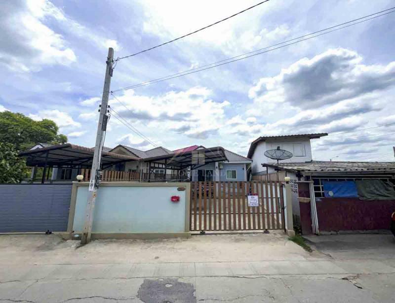 BHL712บ้านเดี่ยว ชั้นเดียว ซอย กำนันวิจิตร พุทธมณฑลสาย 4ที่ตั้ง : ถ.เพชรเกษม 112 แขวงหนองค้างพลู เขตหนองแขม กรุงเทพ 10160รายละเอียดบ้าน- เนื้อที่ 57 ตารางวา  พื้นที่ใช้สอย 50 ตารางเมตร- หน้ากว้าง 8.6  เมตร ลึก  28.48  เมตร- 3 ห้องนอน 2 ห้องน้ำ 1 ห้องรับแขก - 1 ห้องครัว- ที่จอดรถ 3 คัน- แอร์ 3 ตัว เครื่องทำน้ำอุ่น 1 เครื่อง  - มีปั๊มน้ำ- พื้นกระเบื้อง- ทิศหน้าบ้าน  ทิศตะวันตกเฉียงใต้สถานที่ใกล้เค