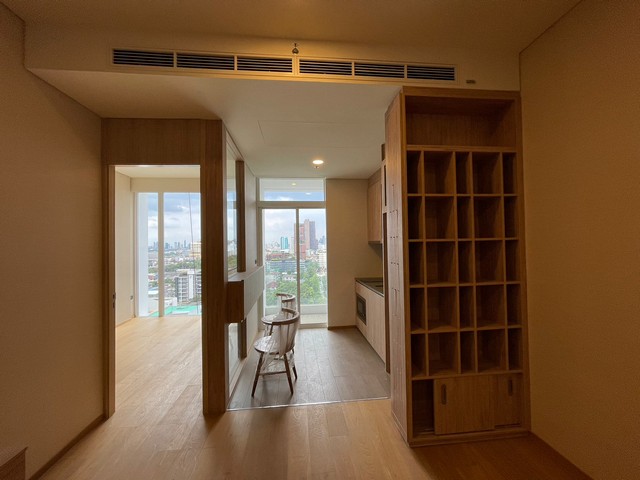 ขายคอนโด ไซมิส สุขุมวิท 42  ขนาดห้อง 42.5 ตรม. Siamese Exclusive 42 ใกล้ BTS เอกมัย ห้องสภาพใหม่ Style ญี่ปุ่น ขายขาดทุน1 ห้องนอน 1 ห้องน้ำ ชั้น 14Condo Style ญี่ปุ่นแอร์ 2 ตัว, อ่างอาบน้ำ ,เฟอร์นิเจอร์ Built inอ่างอาบน้ำ เพดานสูง 2.9 เมตร ดูโปร่งสบายใกล้ BTS เอกมัย 300 เมตร สิ่งอำนวยความสะดวกต่างๆ:พื้นที่ส่วนกลาง:ฟิตเนสระบบรักษาความปลอดภัย 24 ชม.ลานจอดรถในร่มเซาว์น่าสระว่ายน้ำกล้องวงจรปิดสถานออกกำลังกายส