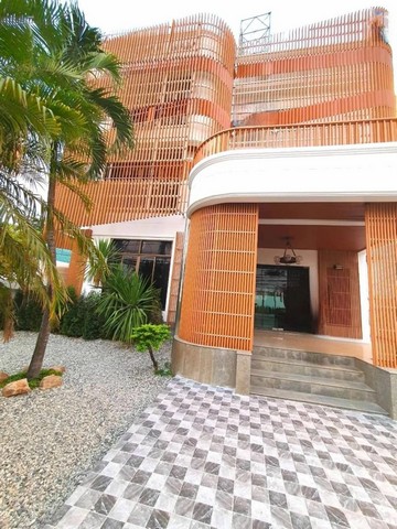 พูลวิลล่า 3 ชั้น ติดถนน ให้เช่ารายวัน/รายเดือน หนองป่าครั่ง