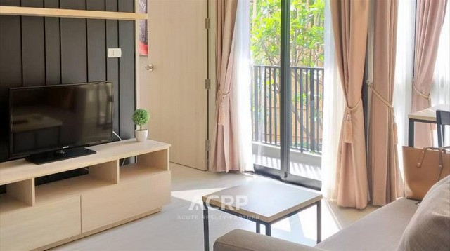 ขายหรือให้เช่า คอนโดปาล์มสปริงส์นิมมาน จ.เชียงใหม่ ตั้งอยู่ในนิมมานซึ่งเป็นหนึ่งในย่านธุรกิจใจกลางเมืองเชียงใหม่ที่เป็นแหล่งรวมสินค้าและบริการ เช่น ร้านอาหาร ร้านกาแฟ โรงแรม เป็นต้น ขนาด 34.53 ตร.ม. 1 นอน 1 น้ำ ห้องตกแต่งพร้อมเข้าอยู่ ขาย 3,500,000 บาทให้เช่า 15,000 บาท/เดือน (รหัสทรัพย์ 00148786)  Contact Us+66 (0)88 268 2000info@acuterealtyconsultant.comLine Official : @acrconsultanthttps://www.acr-partner.com