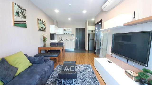 ขายหรือให้เช่าคอนโดสไตล์ลิสท์ เชียงใหม่ บนถนนคันคลอง ติดมช. ขนาดห้อง 54.15 ตร.ม. 1 ห้องนอน 1 ห้องน้ำ มีอ่างอาบน้ำ พร้อมเฟอร์นิเจอร์และเครื่องใช้ไฟฟ้า ห้องตกแต่งพร้อมเข้าอยู่ ห้องนั่งเล่นกว้างขวาง วิวสวย เดินทางสะดวก ใกล้นิมมาน มช. สนามบินขาย 4,000,000 บาท ให้เช่า 18,000 บาท/เดือน (รหัสทรัพย์ 00126288)Contact Us+66 (0)88 268 2000info@acuterealtyconsultant.comLine Official : @acrconsultanthttps://www.acr-partner.com