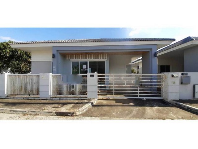  Code ID : PGCMI620034  ราคา  1,660,000   บาท ▸ เนื้อที่ 57.60 ตร.ว พื้นที่ใช้สอย 87.86 ตร.ม.   ▸ 3 ห้องนอน 2 ห้องน้ำ    ▸ 1 ที่จอดรถ   บ้านหันไปทางทิศตะวันตกเฉียงเหนือ  พิกัดทรัพย์ : https://maps.app.goo.gl/cafFEQjwvfiZiD5y5  สถานที่ใกล้เคียง ▸ใกล้  โฮมโปร เชียงใหม่ สันทราย ▸ใกล้  มหาวิทยาลัยแม่โจ้ ▸ใกล้  แม็คโคร แม่ริม ▸ใกล้  โรงพยาบาลนครพิงค์  สอบถามเพิ่มเติม / นัดชม โทร. 097-419-5982(พลอย) โทร. 096-932-4624(ออมสิน) Line : @panaya (มี@ด้านหน้า)  ปรึกษาสินเชื่�