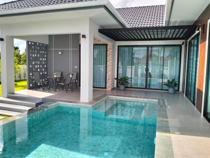 AOM 1338ขายบ้านพูลวิล่าสร้างใหม่ ใกล้วัดสุทธาวาส เทศบาลหนองปรือ บ้านช้างพัทยา อ่างมาบประชันบ้านพูลวิล่าสร้างใหม่ ใกล้วัดสุทธาวาส เทศบาลหนองปรือ3นอน 3น้ำ 1ครัว 1โถง 2จอดรถพื้นที่ใช้สอย169ตรม. ที่ดิน119ตรว.(ก่อ2ชั้นด้วยอิฐมอญ )สระว่ายน้ำส่วนตัวขนาด3.8ม.*9ม. ระบบน้ำล้นพร้อมม่านน้ำตกใกล้วัดสุทธาวาส เทศบาลหนองปรือ บ้านช้างพัทยาห่างโลตัส ซีเจ เซเว่นแค่200-300ม.ห่างถนนหนองไม