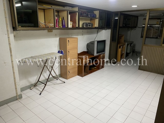 อาคารพาณิชย์  5 ชั้นครึ่ง ซอย เจริญนคร 8 ราคาถูกที่สุด