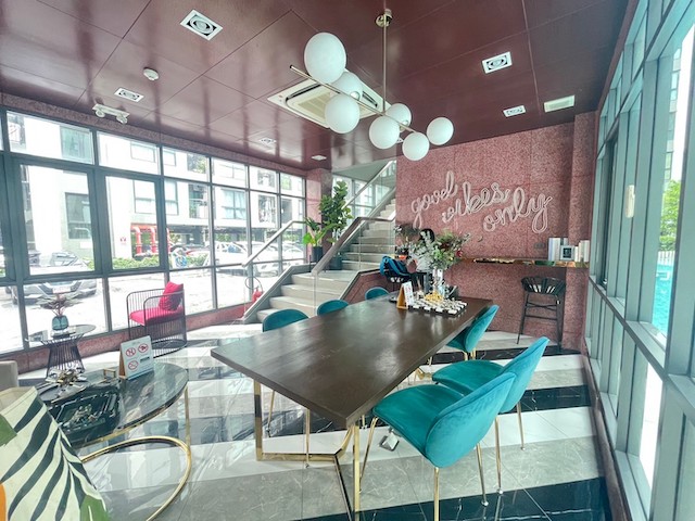  ขาย คอนโด ดิ เอ็กเซล ลาดพร้าว - สุทธิสาร ส่วนกลางครบครัน ห้องสวยพร้อมเฟอร์ ใกล้ MRT สายสีเหลือง แขวงวังทองหลาง เขตวังทองหลาง กรุงเทพฯ สนใจติดต่อสอบถามได้ค่ะ รายละเอียด (Description) - ขนาด 27.5 ตร.ม.- อยู่ชั้นที่ 3 อาคาร B- 1 ห้องนอน 1 ห้องน้ำ- เครื่องปรับอากาศ 2 เครื่อง- ที่จอดรถ 1 คัน- โซฟา,เตียง,ตู้,ที่นอน 6 ฟุต,ผ้าม่าน,โต๊ะ+เก้าอี้,โต๊ะวางทีวีการเดินทาง- ถนนประดิษฐ์มนูธรรม  400 เมตร- ถน