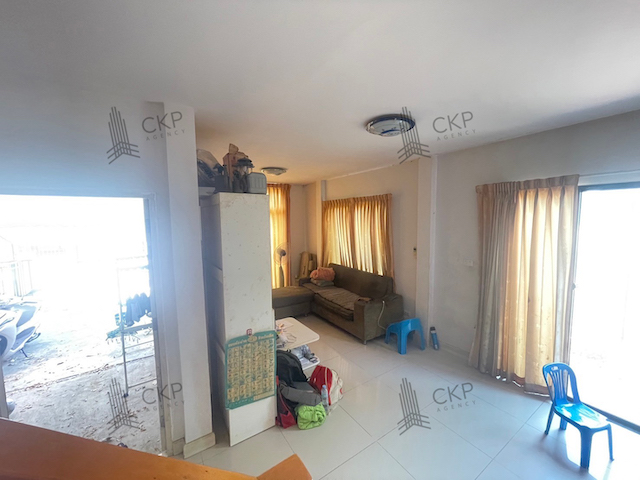 ขาย ทาวน์เฮาส์ เดอะ วิลล่า รามคำแหง - สุวรรณภูมิ บ้านสวยกว้าง มีส่วนกลาง ใกล้ห้างสรรพสินค้า