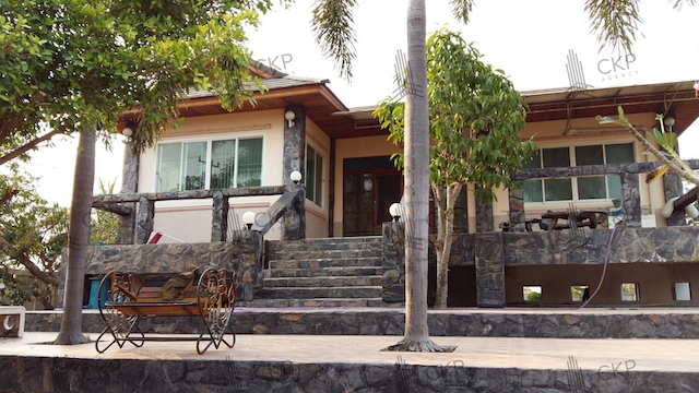 ขาย บ้านเดี่ยว พื้นที่กว้างขวาง ติดถนนใหญ่ 271 ตร.วา ใกล้หน่วยงานราชการ ต.หันคา อ.หันคา ชัยนาท สนใจสอบถามได้ค่ะรายละเอียด ( Description )- ขนาด 271 ตร.วา- สูง 2 ชั้น- 2 ห้องนอน 2 ห้องน้ำ- เครื่องปรับอากาศ 2 เครื่อง- ที่จอดรถ 20 คัน- บ้านเปล่าการเดินทาง- ติดถนนหมายเลข 3211- ถนนหมายเลข 3039  1.8 กิโลเมตรสถานที่ใกล้เคียง- โรงพยาบาลสุวรรณเวศ  210 เมตร- สำนักงานขนส่งจังหวัดชัยนาท สาขาอำเภอหันคา  750 เมต