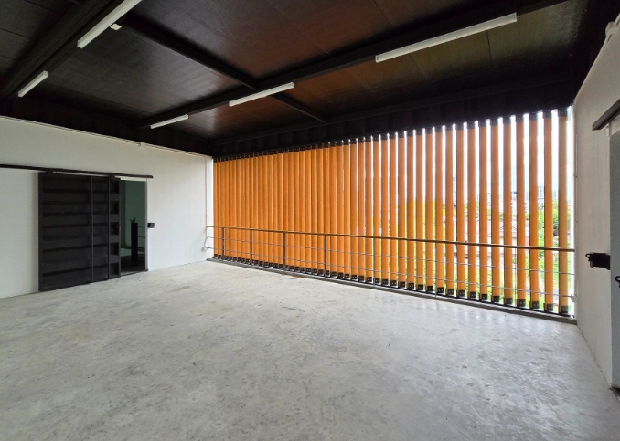 ให้เช่าพื้นที่สำนักงาน  สตูดิโอ ซ.ลาดพร้าว 15 พื้นที่ 180 ตรม มีที่จอดรถหลายคัน