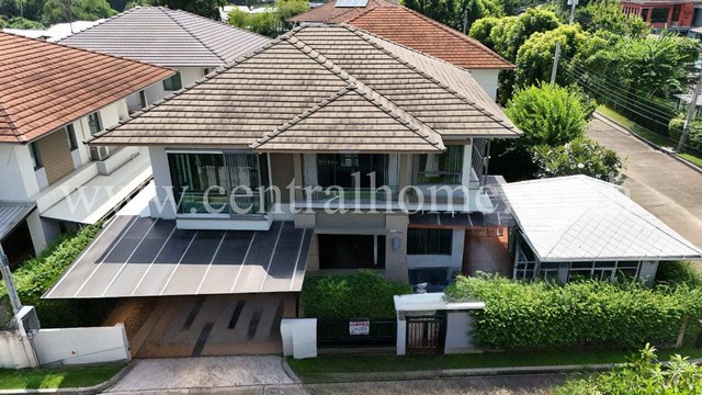 รหัสทรัพย์&nbsp; 5747บ้านเดี่ยว เศรษฐสิริ ชัยพฤกษ์-แจ้งวัฒนะ หลังมุม มีโซล่าเซลล์ สภาพดี พร้อมอยู่ที่ตั้ง : ถนนชัยพฤกษ์ ตำบลบางพลับ อำเภอปากเกร็ด จังหวัดนนทบุรี 11120รายละเอียดทรัพย์- บ้านเดี่ยว 2 ชั้น ขนาดเนื้อที่ 92.3&nbsp;ตร.ว. พื้นที่ใช้สอย 278&nbsp;ตร.ม.- 4 ห้องนอน,&nbsp;4 ห้องน้ำ, 1&nbsp;ห้องรับแขก, 1 ห้องนั่งเล่น, 1 ห้องรับประทานอาหาร,&nbsp;1ห้องครัวไทย, 1 ห้องครัวฝรั่ง, 1 ห้องแม่บ้าน, 1 ห้องน้ำแม่