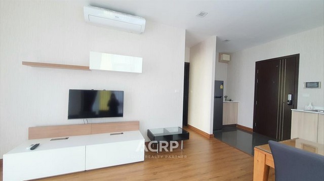 ขายหรือให้เช่าคอนโด สไตล์ลิสท์ คอนโด กลางเมืองเชียงใหม่ ขนาดห้อง 50.85 ตรม. 1 ห้องนอน 1 ห้องน้ำ ตกแต่งพร้อมเฟอร์นิเจอร์และเครื่องใช้ไฟฟ้า ห้องหันทางทิศเหนือ ห้องมุม  ใกล้มหาวิทยาลัยเชียงใหม่ เดินทางไปถนนนิมมาน และ ห้างเมญ่าใช้เวลาเพียง 5 นาทีขาย 4,000,000 บาทให้เช่า 17,000 บาท/เดือน(รหัสทรัพย์ 00125607)Contact Us+66 (0)88 268 2000info@acuterealtyconsultant.comLine Official : @acrconsultanthttps://www.acr-partner.com