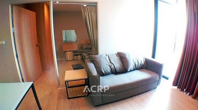 ขายหรือให้เช่าคอนโดปาล์มสปริงส์นิมมาน จ.เชียงใหม่ ตั้งอยู่ในนิมมานซึ่งเป็นหนึ่งในย่านธุรกิจใจกลางเมืองเชียงใหม่ที่เป็นแหล่งรวมสินค้าและบริการ เช่น ร้านอาหาร ร้านกาแฟ โรงแรม เป็นต้น ขนาด 35.34 ตร.ม. 1 นอน 1 น้ำ ห้องตกแต่งพร้อมเข้าอยู่ ระเบียงหันไปทิศใต้ ขาย 3,600,000 บาทให้เช่า 15,000 บาท/เดือน (รหัสทรัพย์ 00127508) Contact Us+66 (0)88 268 2000info@acuterealtyconsultant.comLine Official : @acrconsultanthttps://www.acr-partner.com