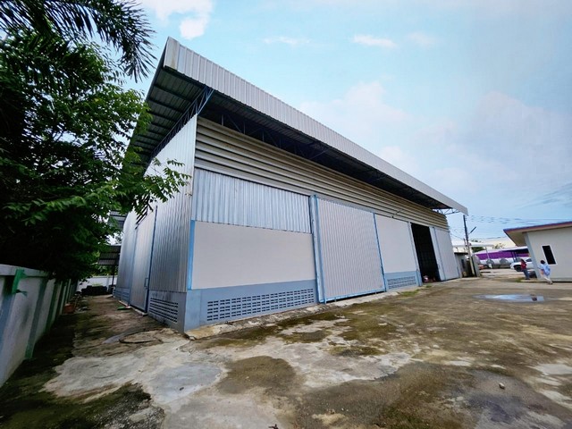 #ขายโรงงานทำน้ำมันเตาพนัสนิคมชลบุรี????หนองเหียง​ อ.พนัสนิคม​ ชลบุรี​#บนเนื้อที่ 3 ไร่#พร้อมใบอนุญาต 106????พื้นที่สีเหลือง✴️​ไฟฟ้า 3 เฟส 100✴️สิ่งปลูกสร้าง​- สำนักงาน​ พื้นที่​ 150​ ตรม- โกดังใหญ่​ พื้นที่​ 750​ ตรม​ ความสูง11-12​ เมตร-โกดังเล็ก​ พื้นที่​ 200​ ตรม✅ราคาขาย​ 25​  ล้านบาท????การเดินทาง-ห่างจากสุวรรณภูมิ​ 84​ กม-ท่าเรือแหลม​ฉบัง​ 76​ กม-ห่างนิคมอมตะนคร​ 33​ กม-ห่างนิคมเกต