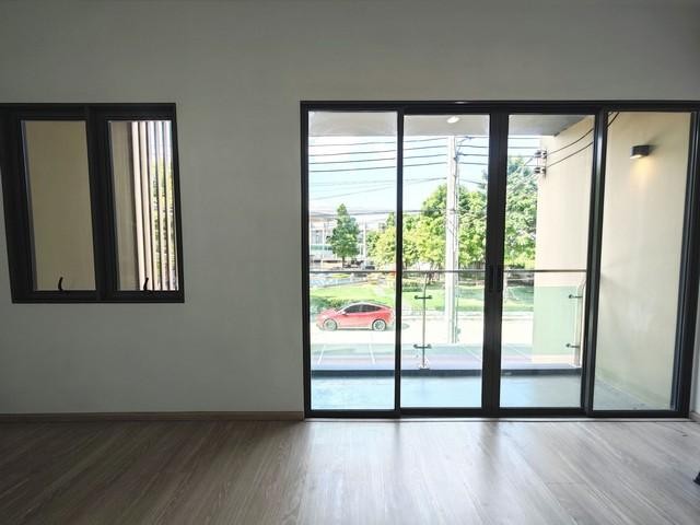 C4605 ขายทาวน์โฮม 3 ชั้น โครงการThe Vision ซอยนวมินทร์ 85 บ้านใหม่ ใกล้แฟชั่น ใกล้เลียบด่วน