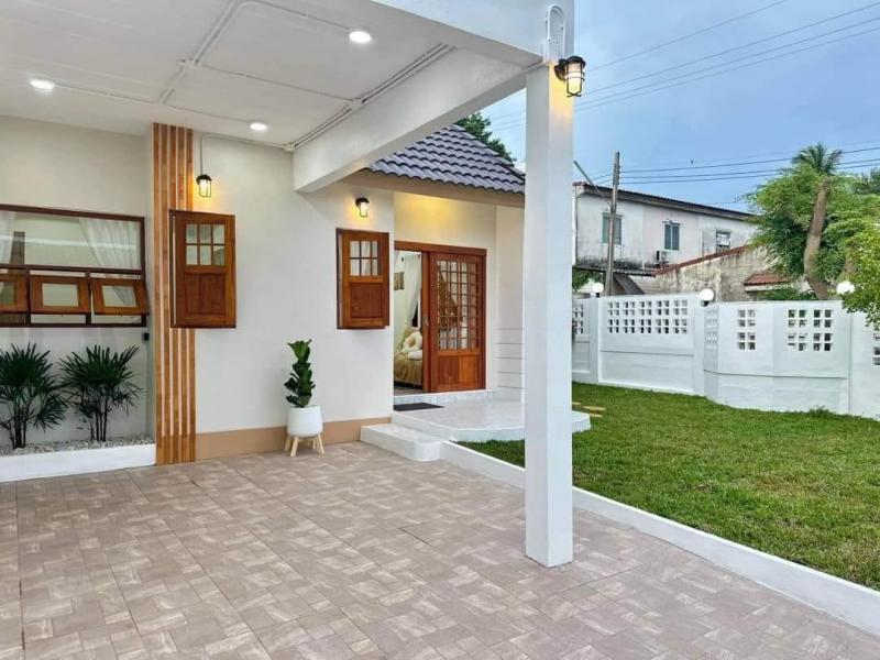 AOM 1343❗️ด่วนขายเอาทุน 1,990,000????️ บ้านแฝดหลังริม 38 ตรว. ติดถนนสองด้านกลิ่นไอความอบอุ่นมาพร้อมด้วย 3 ห้องนอน 2 ห้องน้ำตกแต่งบิ้วอินพร้อมเฟอร์นิเจอร์ทั้งหลัง (ยกเว้นของตกแต่ง)❌ จาก 2,590,000 ❌✅ เพียง 1,990,000 ???????????? ห่างจากอ่างมาบประชัน สวนสาธรณะ 7-11 เพียง 600 ม.ติดต่อขอรูปและรายละเอียดเพิ่มเติม  สนใจนัดชมสถานที่จริงคุณต๋อม 081-925-2443  , คุณต๋อย 086-542-7078LINE 081-925-2443   LINE 086-542-7078# อสังหาริมทรัพย์ #ยินดีรับฝา