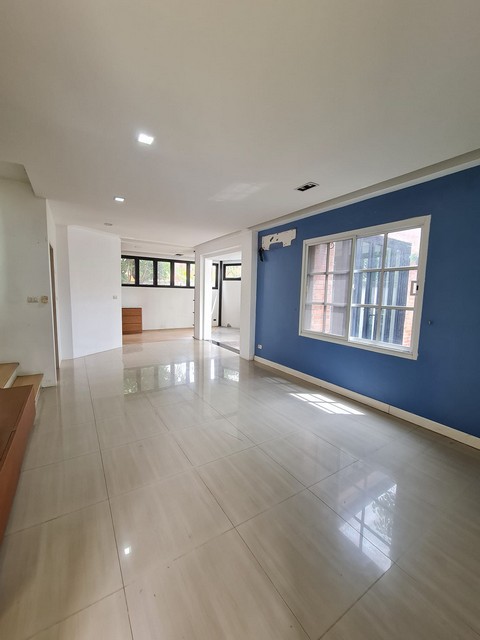 POR4976 ขาย ทาวน์ พลัส หัวหมาก Town Plus Huamark ซอยกรุงเทพกรีฑา 7 รามคำแหง 60 บ้านหลังมุม มีพื้นที่สวน ขายตามสภาพ ลูกค้าต้องรีโนเวทเอง