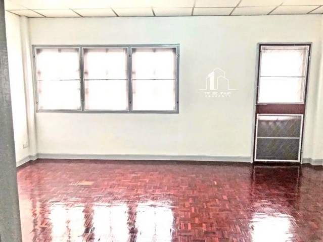 ขายด่วน! ทาวน์โฮม 3 ชั้น ราคาถูกมาก ติดรถไฟฟ้าสายสีชมพู ห้าแยกปากเกร็ด นนทบุรี