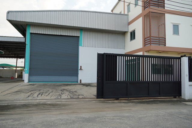 ขายโรงงาน พร้อมโกดัง และ สำนักงาน 3 ชั้นเนื้อที่ 1 ไร่ (400 ตารางวา )ตั้งอยู่ที่ โครงการ  Silamini  Factoryราคาขาย  21.5 ล้าน • พื้นที่ โรงงาน + โกดังเนื้อที่ 1 ไร่ (400 ตารางวา )       สามารถ ขอใบอนุญาต รง.4 ได้• พื้นที่ใช้สอย อาคารสำนักงาน 3 ชั้น       พร้อมโกดัง 800 +400 =1,200 ตรม.แผนที่พิกัดhttps://maps.app.goo.gl/btNXPPtSGj3pBPPm6ตั้งอยู่ที่ โครงการ Silamini Factoryซอย คลองสี่ตะวันออก 26ติดถนนมอเตอร์เวย์หมายเลข 9 อ.คลองหลวง จ.ปทุมธานีสนใจ