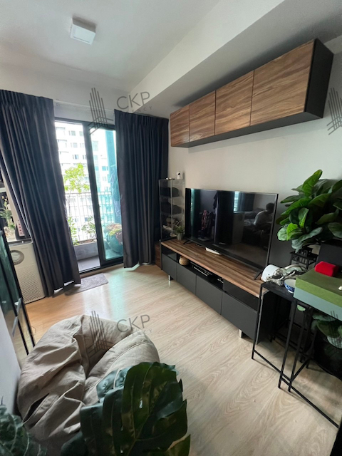 ขาย คอนโด ยูนิโอ เอช ติวานนท์ ติดMRT ห้องตกแต่งสวยมีเฟอร์นิเจอร์ พร้อมเข้าอยู่ ใกล้ห้างสรรพสินค้า ต.บางเขน อ.เมือง นนทบุรีสนใจสอบถามได้ค่ะรายละเอียด ( Description )- ขนาด 26.50 ตร.ม.- อยู่ชั้นที่ 29- 1 ห้องนอน 1 ห้องน้ำ- เครื่องปรับอากาศ 1 เครื่อง- ห้องสวยพร้อมเฟอร์นิเจอร์การเดินทาง- ถนนกรุงเทพ-นนทบุรี  50 เมตร- MRT แยกติวานนท์  170 เมตร- ถนนนครอินทร์  650 เมตร- ถนนเลี่ยงเมืองนนทบุรี  1.8 กิโลเม