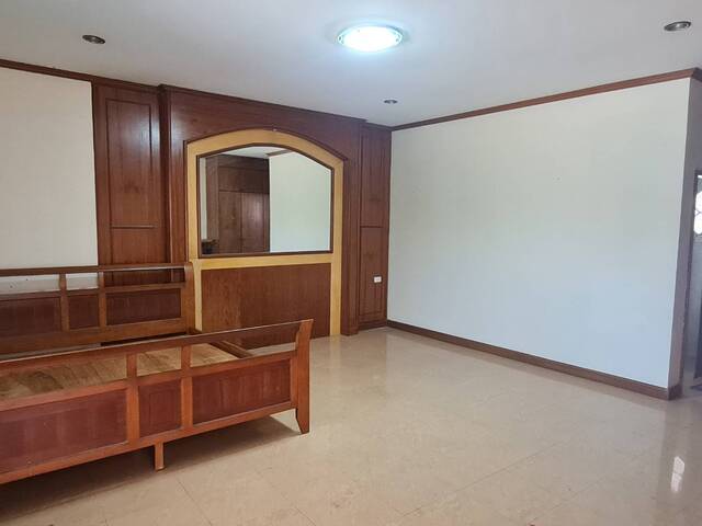 ขายบ้านตามสภาพ ใจกลางเมืองพัทยา ขนาดเนื้อที่81 ตร.ว. ใกล้เทอร์มินอล 21 เซ็นทรัลมารีน่า โรงพยาบาลแมมโมเรียล อ.บางละมุง จ.ชลบุรี