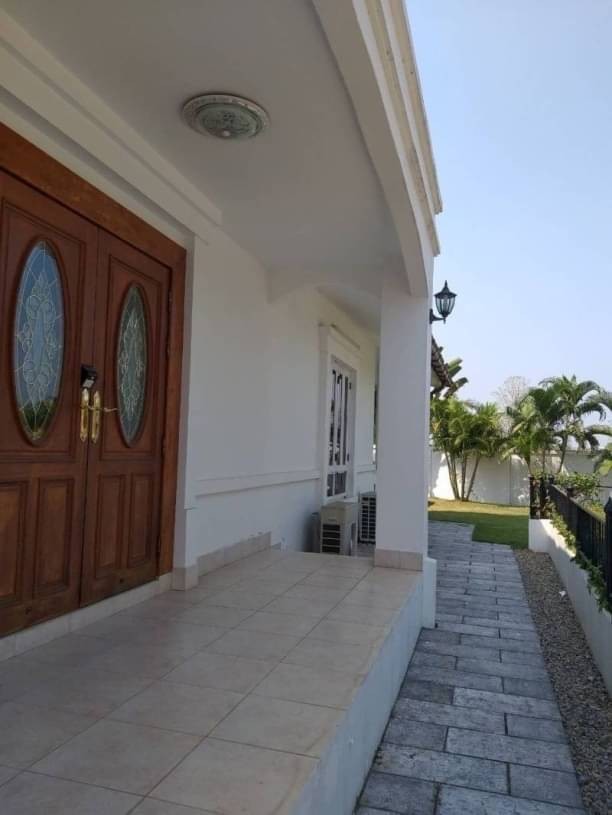 พูลวิลล่าชั้นเดียวให้เช่าเดือนละ 40,000 บาท 230 ตรว. โซนหางดง มีสระว่ายน้ำ และสนามหญ้ากว้าง  สิ่งอำนวยความสะดวกต่างๆมากมาย