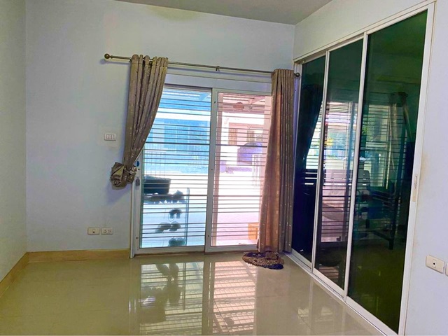 ให้เช่า 2 ชั้น พร้อมเฟอร์ Built-In4นอน ใหญ่มาก เมกะ อีเกีย บางนา  1.6 กม. 4 แอร์  2 น้ำ 3 แอร์ 240 ตร.ม.20 ตร.วา. รร.นานาชาติไทย-จีน1.2 กม