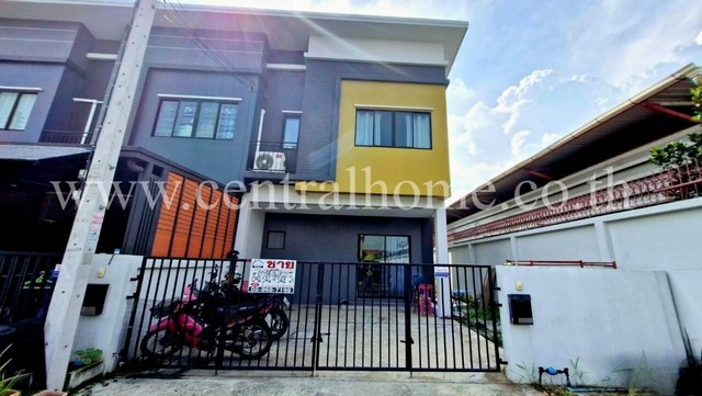 ทาวน์โฮม เดอะ พาเลต รังสิต คลองสอง หลังริม The Palette Rangsit Klong 2