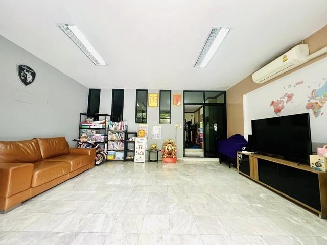 PB4886 ขายทาวน์โฮม 3ชั้น โครงการ วอร์เรน แมนชั่น2 ทำเลดี ย่านวิภาวดี ถนนเทศบาลนิมิตรเหนือ แขวงลาดยาว เขตจตุจักร