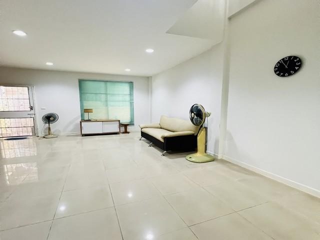 PB4884 ให้เช่าทาวน์โฮม 3ชั้น หมู่บ้าน กลางเมืองมอนติคาร์โล รัชวิภา เขตจตุจักร ใกล้รถไฟฟ้า ใกล้ตลาดบองมาเช่