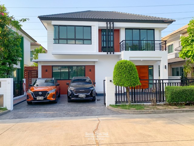 #ลดทันที 200000 บาท #ราคาสุดคุ้ม #ฟรีโอนขาย บ้านเดี่ยว ไลฟ์ บางกอก บูเลอวาร์ด เพชรเกษม81 ขนาด 51ตรว. 4ห้องนอน รีโนเวทใหม่ทั้งหลัง พร้อมเข้าอยู่ มีประกันคุณภาพหลังการขาย เหมือนซื้อบ้านใหม่กับโครงการที่ตั้ง: ถ.บางแวก แขวงบางแวก เขตภาษีเจริญ กรุงเทพมหานครรายละเอียดบ้านไลฟ์ บางกอก บูเลอวาร์ด เพชรเกษม81Life Bangkok Boulevard Phetkasem 81โครงการคุณภาพ จาก SC Asset- บ้านเดี่ยวขนาดใหญ่ ที่ดิน 51 ตรว.- พ