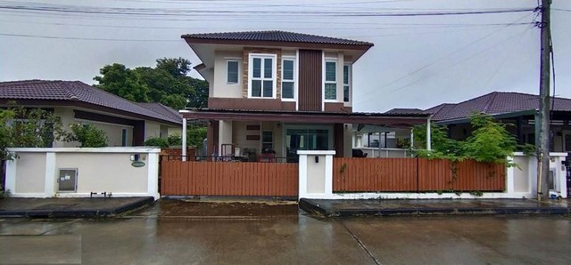   Code ID : PGCMI-LB-A-650048  ราคา  2,340,000   บาท ▸ เนื้อที่ 55.30 ตร.ว  พื้นที่ใช้สอย 123.95 ตร.ม.   ▸ 3 ห้องนอน 3 ห้องน้ำ    ▸ 1 ที่จอดรถ   บ้านหันไปทางทิศใต้  พิกัดทรัพย์ : https://maps.app.goo.gl/eGKu6qNfvt94P16L8  สถานที่ใกล้เคียง ▸ใกล้  มหาวิทยาลัยแม่โจ้ ▸ใกล้  โรงพยาบาลสันทราย ▸ใกล้  ไทวัสดุ สาขาเชียงใหม่ สันทราย ▸ใกล้  โฮมโปร เชียงใหม่ สันทราย  สอบถามเพิ่มเติม / นัดชม โทร. 097-419-5982(พลอย) โทร. 096-932-4624(ออมสิน) Line : @panaya (มี@ด้านหน้า)  ปรึกษาสินเช�