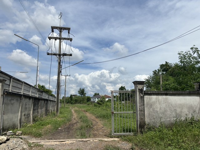 Sub1223ขายที่ดินพร้อมโกดัง พร้อมใบอนุญาตก่อสร้าง  เมืองนครปฐม  14 ไร่ 1 งาน 73 ตรว.จังหวัด: นครปฐมเขต: เมืองนครปฐมข้อมูลเพิ่มเติม: พื้นที่ 14 ไร่ 1 งาน 73 ตารางวาพิกัด เพชรเกษม 17 ตำบล สนามจันทร์ อำเภอเมืองนครปฐม นครปฐม 73000เข้าซอยประมาณ 500 เมตรใกล้สิ่งอำนวยความสะดวก1.องค์พระปฐมเจดีย์ 3.8 ก.ม.2.ศาลากลางจังหวัดนครปฐม 5.2 ก.ม.3.แม็คโคร 6 ก.ม.4.บิ๊กซีนครปฐม 4 ก.ม.5.มหาวิทยาลัยศิลปากร 2.9 ก.ม.6.โรงพย