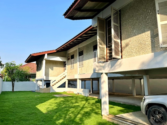 luxury แฟชั่น 3 กม.เพียวเพลส รามคำแหง 1.4 กม.ถ. เสรีไทย MRT สัมมากร 1.1 กม. Renovateใหม่ เฟอร์Built-in บ้านเดี่ยวสไตลรีสอร์ท 3 นอน 2 น้ำ 300 ตร.ม.122 ตร.ว.  เสรีไทย57-61 สวนสวย ร่มรื่น สระว่ายน้ำ 37,999 b-m luxury Fashion 3km. MRT Sammakorn 1.1km. Newly renovated built-in furniture resort style house 3bed 2bath 300sq.m.122sq.wa. Khlong Kum School 0.5km. SeriThai 57-61 beautiful garden shady swimming pool 37,999 b-m Pure Place Ramkhamhaeng 1.4 km.SeriThai Rd.แยก - หมู่บ้านสหกรณ์ ถ.เสรีไทยแขวงรามอินทรา เขตคันนายาว กรุงเทพมหานคร 300 ตร.ม.122ตร.ว.300 sq.m.122sq.wa.3 ห้องนอน2 ห้องน้ำ1  ครัว3  �