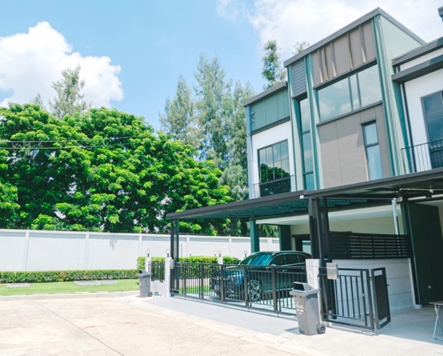 บ้านไม่หันโดนใคร รพ.สายไหม 2.7 กม.บิ๊กซี มาร์เก็ต สายไหม 1.1 กม.ทำเลดี สายไหม50-58 เดินทางสะดวก BTSคูคต 2.6 กม.เฟอร์ ไฟฟ้าครบ ให้เช่าโฮมออฟฟิศ 2 ชั้น 4 นอน 3 น้ำ ทำออฟฟิศได้ จดบริษัทได้ 240ตร.ม. 48 ตร.ว.63,999 b-m 4 แอร์  หลังมุม เงียบ   SaiMai 50-58 BigC Market SaiMai 1.1km.BTS KhuKhot 2.6km. full fur electricity for rent 2-storey home office 4bed 3bath can be used as an office can register a company 240sq.m. 48sq.w.63,999 b-m 4a/c corner house quiet house does not face anyone SaiMai Hospital 2.7 km. convenient transportationแยก - สุขาภิบาล 5-เพิ่มสิน ถ.สายไหม-พหลโยธินแขวงออเงิน �