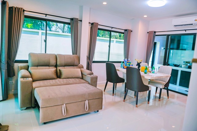 จดบริษัทได้ 215ตร.ม.46ตร.วสายไหม50-58 บิ๊กซี มาร์เก็ต สายไหม 1.1กม.BTSคูคต 2.6 กม. 4นอน ทำออฟฟิศได้ . ทำเลดี เฟอร์ ไฟฟ้าครบโฮมออฟฟิศ 2ชั้น