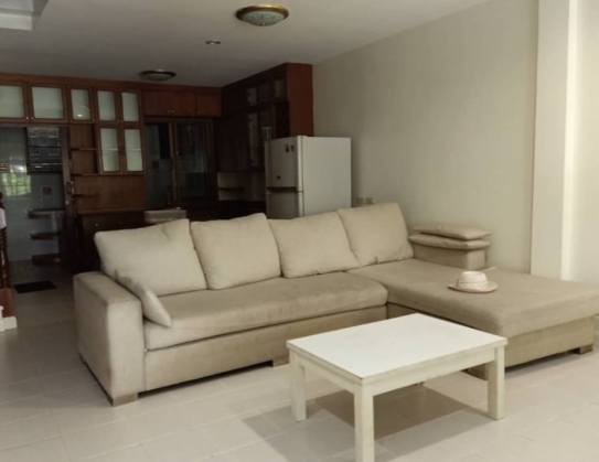 ให้เช่าและ ขาย ทาวโฮม 3 ชั้น บ้านกลางเมือง พระรามเก้า 43 ใกล้ห้าง The Nine