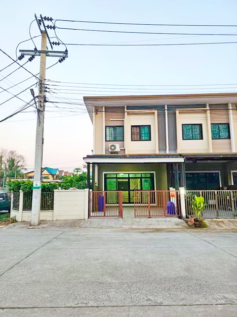 รักสัตว์ ให้เช่าบ้านหัวมุม  2 ชั้น 3 นอน 3 น้ำ 180 ตร.ม.30 ตร.วาMRTคลองบางไผ่  4.8 กม .เพียวเพลส ราชพฤกษ์ 1.8 กม. รพ.บางบัวทอง 1.7กม.