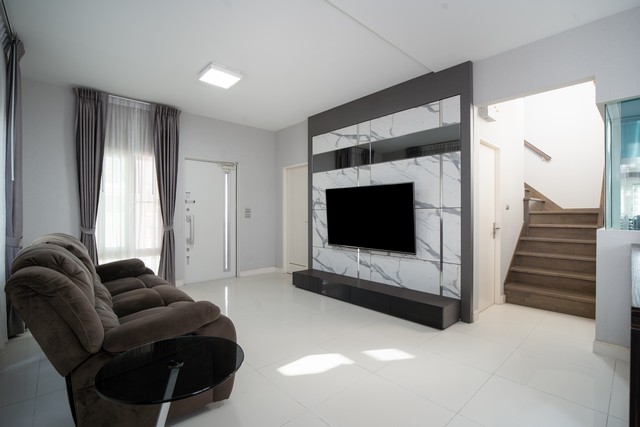 บ้าน มัณฑนา วงแหวน-บางบอน ใกล้ - 8990000 บาท.  4 sq.wa 1 ngan 0 Rai ลดแบบสุดๆ