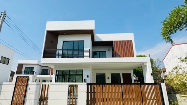 ขายบ้านเดี่ยวใหม่โมเดิร์น2ชั้น เริ่ม51ตรว. 4นอน5น้ำ 5.199ลบ. ฟรีโอน ของแถม ใกล้แม็คโคร บิ๊กซี ต.แม่เหียะ อ.เมือง เชียงใหม่#ขายบ้านเดี่ยว 2 ชั้น  MODERN STYLEต.แม่เหียะ อ.เมืองเชียงใหม่ จ.เชียงใหม่#เริ่ม 5.199 ล้านบาท  ฟรีโอน#บ้านเดี่ยว 2 ชั้น พื้นที่ใช้สอย 230 ตารางเมตร- 4 ห้องนอน 5 ห้องน้ำ 1 ห้องรับแขก 1 ห้องครัว- 2 ที่จอดรถ#ทีดินเริ่ม 51 - 58 ตารางวา#เดินทางสะดวกทำเลดี ใกล้ตัวเมืองเชียงใหม่- แ