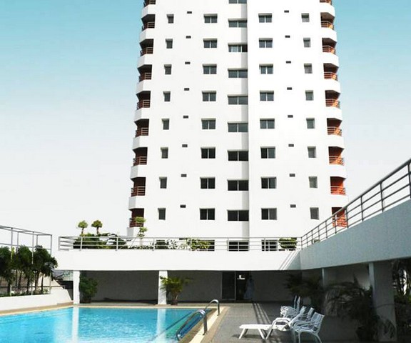 ให้เช่าคอนโด ป.ธนา ทาวเวอร์ ลาดพร้าวห้องมุม (วิวสระว่ายน้ำ)- อาคาร B ชั้น6 พื้นที่50 ตร.ม.- 1 ห้องนอน 1ห้องน้ำ    1ครัว-แอร์ใหม่2ตัวพร้อมเฟอร์นิเจอร์ ไม่มีเครื่องใช้ไฟฟ้า-จอดรถได้1คัน-ฟิตเนส  สระว่ายน้ำอยู่ถนน ลาดพร้าว58/1โลเคชั่นใกล้…MRT สายสีเหลือง สถานีโชคชัย 4 (ประมาณ 300 เมตร, เดิน 5 นาที)- ตรงข้ามกับตลาดโชคชัย 4-ปากซอยคือป้ายรถเมล์ ถ