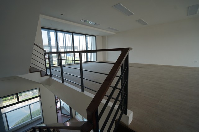 ขายด่วน โฮมออฟฟิศ 4.5 ชั้น เดอะพรีเทียม ศูนย์กลางธุรกิจระดับพรีเมี่ยม บนคู่ขนานถนนบางนา-ตราด