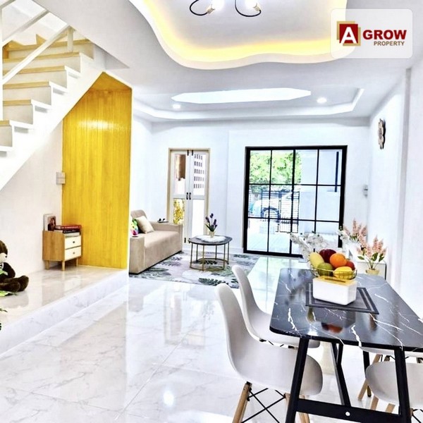 ม.คัทลียาวิลล์ หน้าบ้านไม่ติดใคร รีโนเวทใหม่ทั้งหลัง แถมเฟอร์นิจอร์แบบจัดเต็มพร้อมอยู่